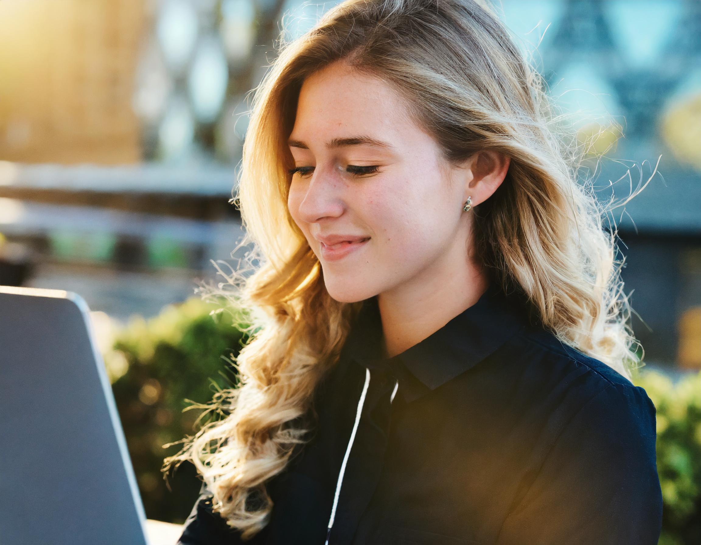Lächelnde Person, positive Ausstrahlung